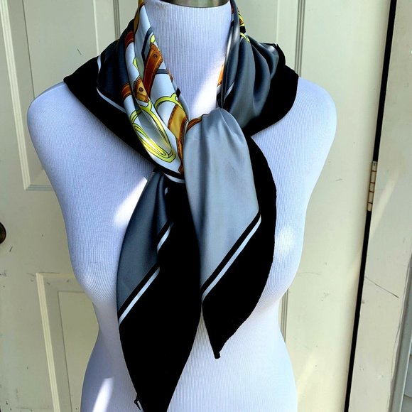 Square 100% polyester scarf Made in Italy - Picture 3 of 12